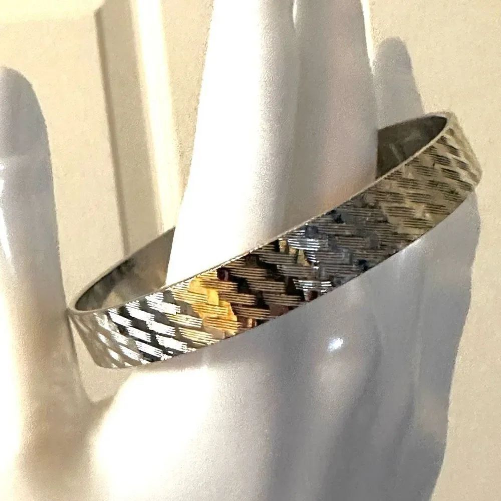 Sarah Coventry vintage silver tone bangle bracelet